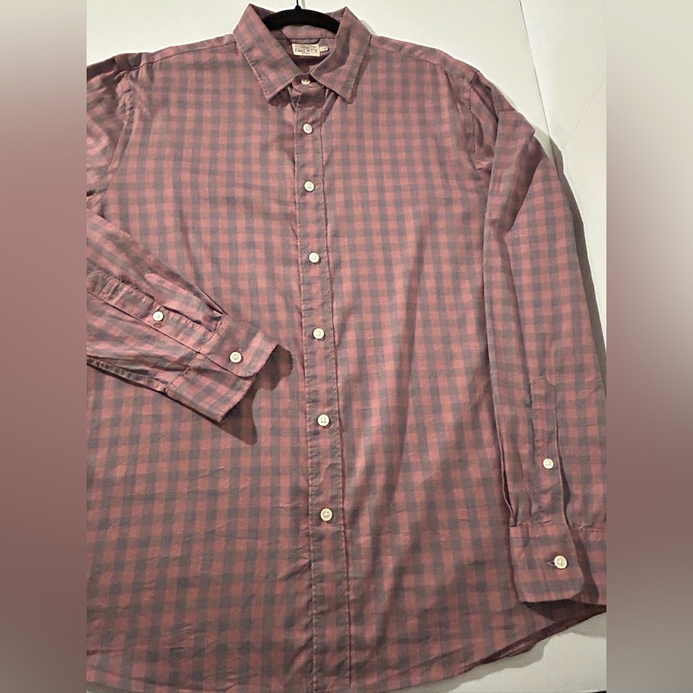 Faherty Movement barn red gingham Shirt Large